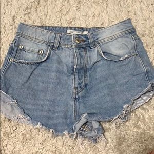 ZARA : faded high waisted jean shorts